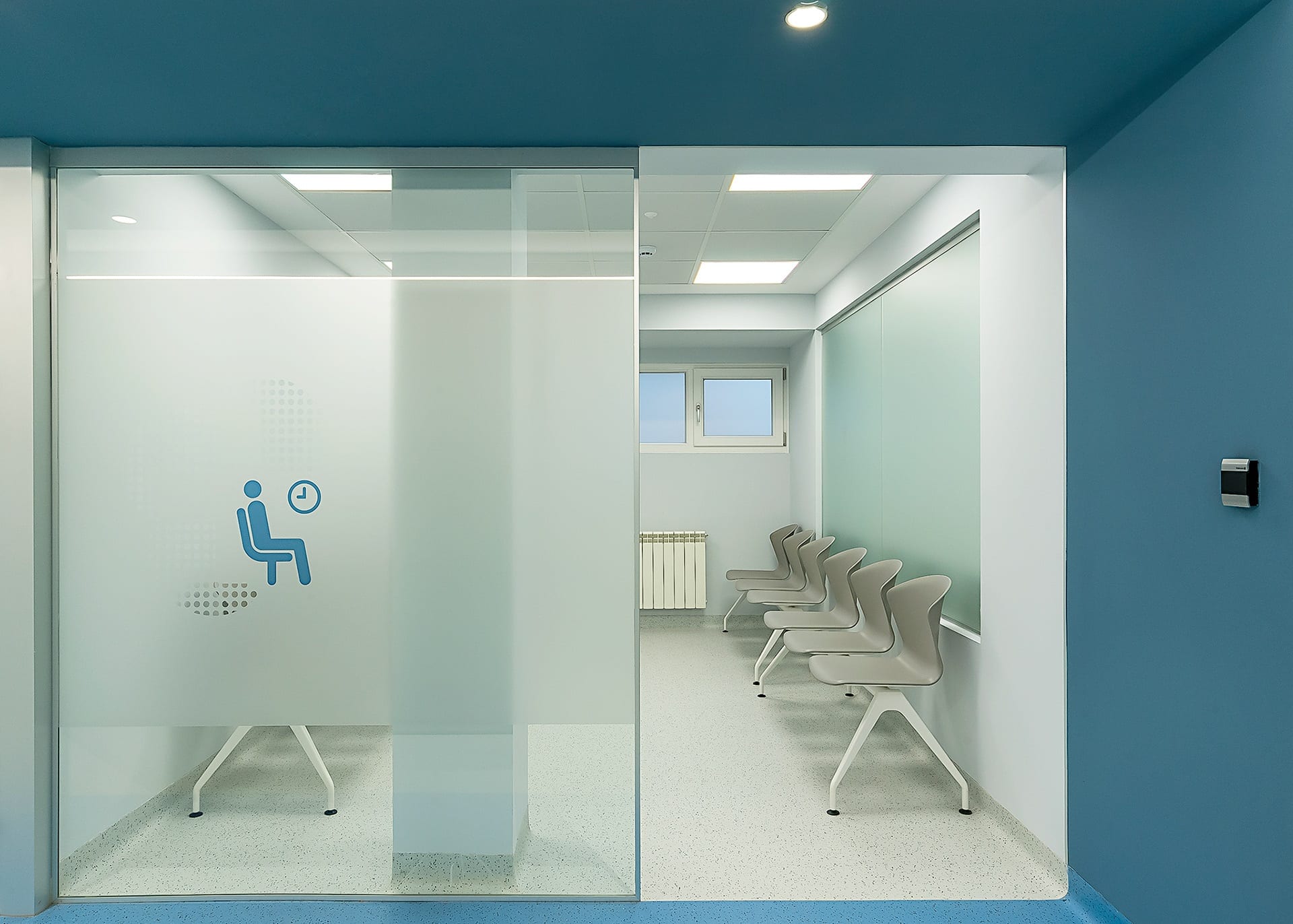 Sala de espera de una clínica moderna